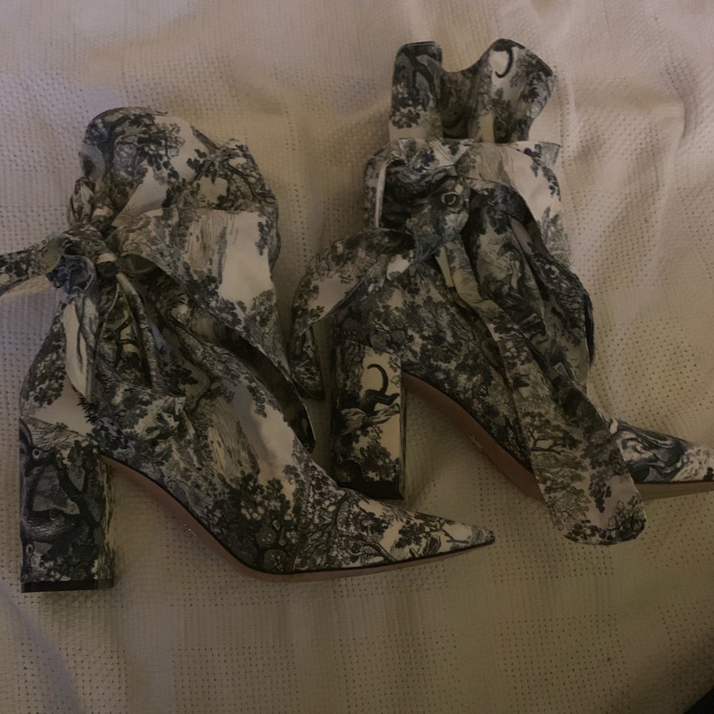 Runway  Dior wrap around boots